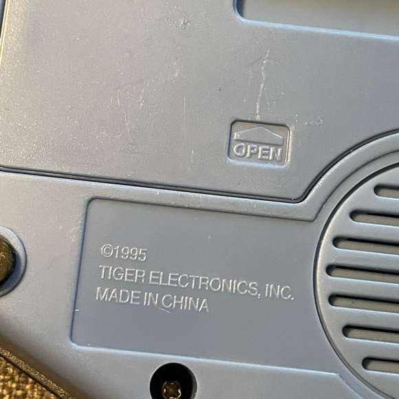 Vintage 1995 Jeopardy Handheld Game by Tiger Electronics - TESTED - Picture 9 of 11